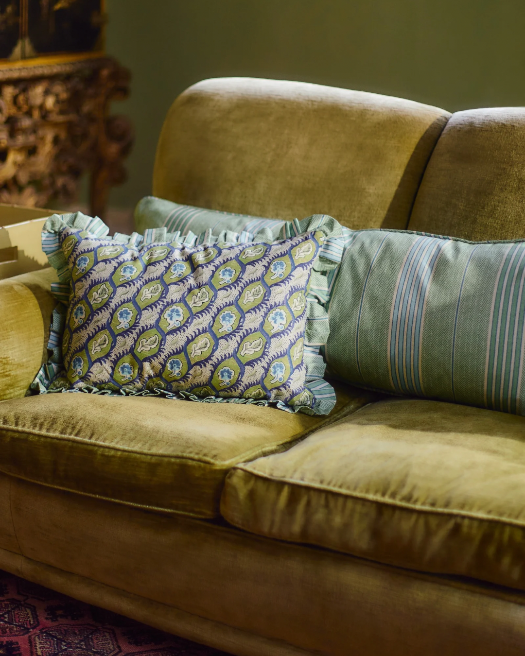 How to Mix Floral and Striped Patterns